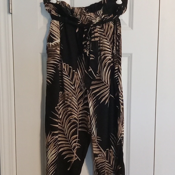 H&M Pants - H&M Black and Cream Leaf Print Pants